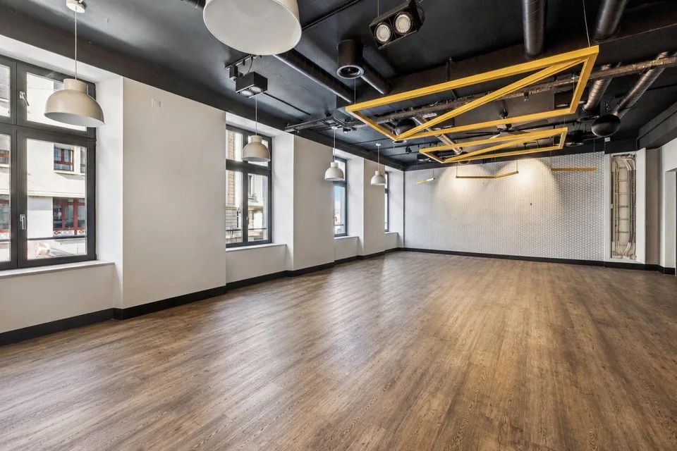 Adresse commerciale centrale avec accès direct par ascenseur – photo 2 sur 9