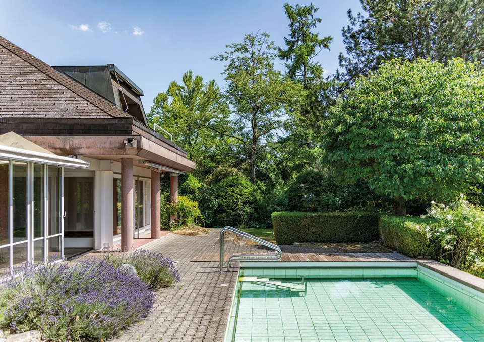 Villa représentative avec piscine et annexe séparée de 2,5 pièces à Muri – photo 3 sur 13