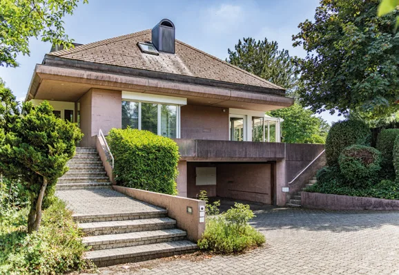 Villa représentative avec piscine et annexe séparée de 2,5 pièces à Muri – photo 9 sur 13