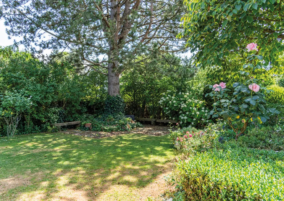 Villa représentative avec piscine et annexe séparée de 2,5 pièces à Muri – photo 8 sur 13