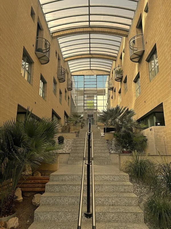 Timeless architecture meets surprising living quality – photo 6 of 28