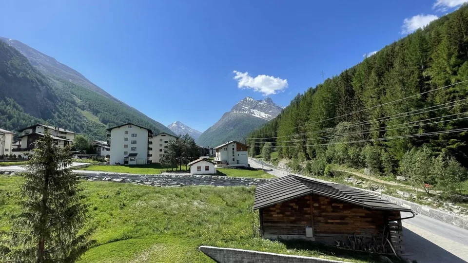 Appartamento moderno di 4,5 locali con vista libera. 3° piano sud-est con sole del mattino e del pomeriggio. – foto 12 di 14