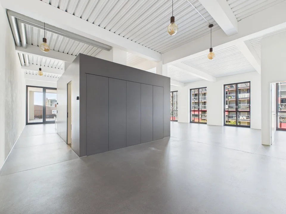 Appartement loft moderne 4 pièces à proximité de Westside – photo 8 sur 14