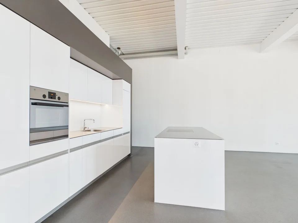 Appartement loft moderne 4 pièces à proximité de Westside – photo 3 sur 14
