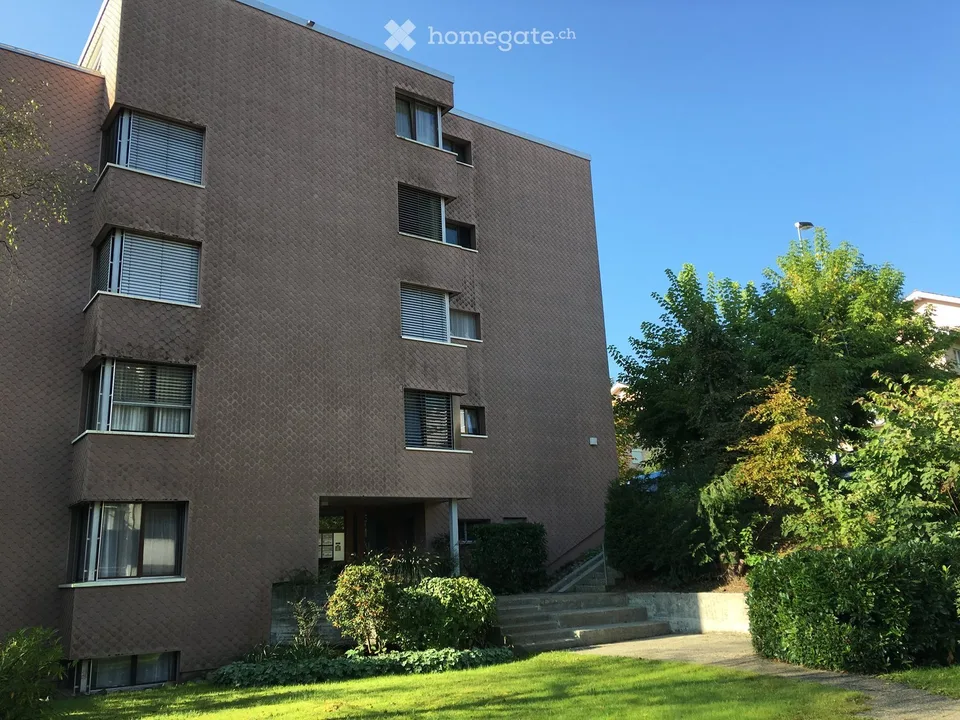 Frisch renoviertes Wohnglück: Helle 4.5-Zimmer-Wohnung an ruhiger Lage in Adligenswil