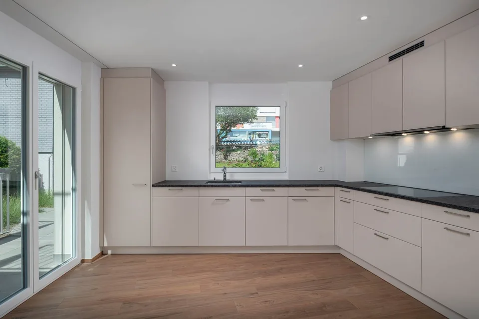 Modernes Neubau-Einfamilienhaus mit hochwertigem Innenausbau – Foto 8 von 12