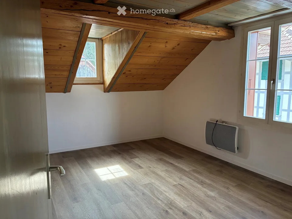 Wunderschöne teilssanierte 4.5‑Zimmer‑Dachwohnung in Jegenstorf