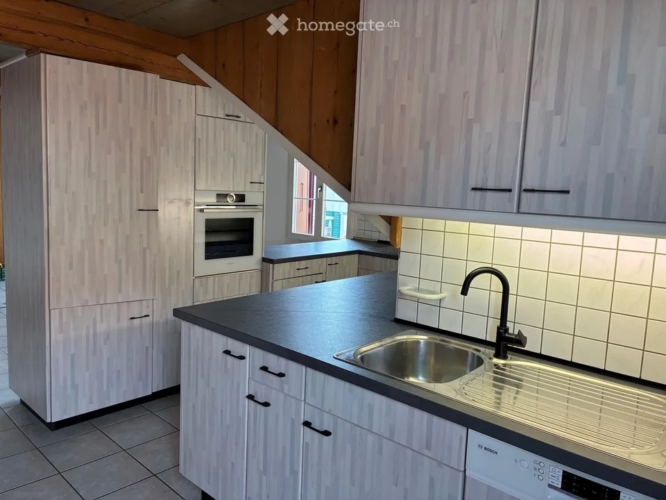 Wunderschöne teilssanierte 4.5‑Zimmer‑Dachwohnung in Jegenstorf