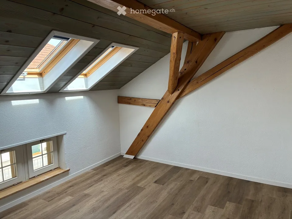 Wunderschöne teilssanierte 4.5‑Zimmer‑Dachwohnung in Jegenstorf