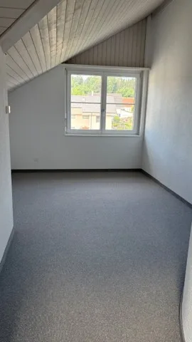 Arrivare, sentirsi bene, essere a casa – 4,5 locali con caminetto & balcone
