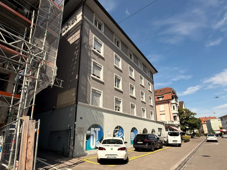 Bureau lumineux avec antichambre (environ 27 m²) à Zürich-Oerlikon