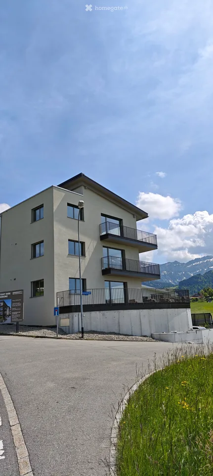 Prima locazione di un appartamento spazioso di 4,5 locali in una posizione panoramica, Schwarzenberg LU