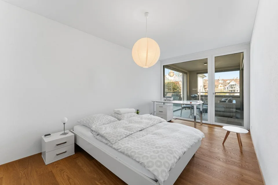 Stilvolle 2.5-Zimmer-Wohnung mit Wintergarten und privatem Gartensitzplatz – Foto 6 von 9