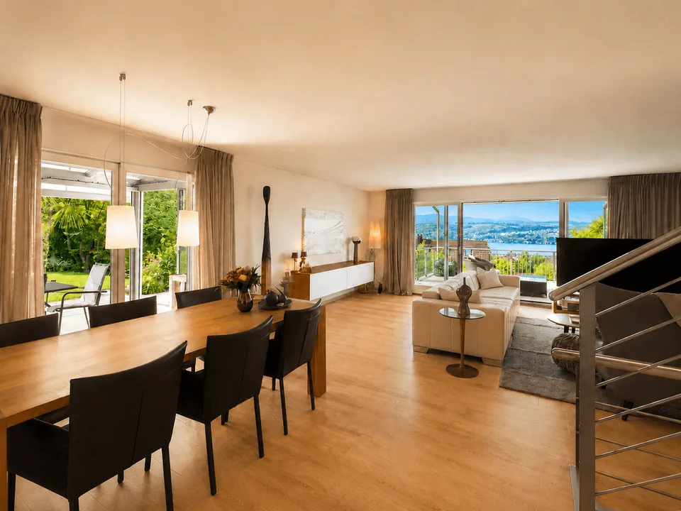 Pièce familiale avec vue sur le lac : maison unifamiliale de 6,5 pièces à Uetikon am See