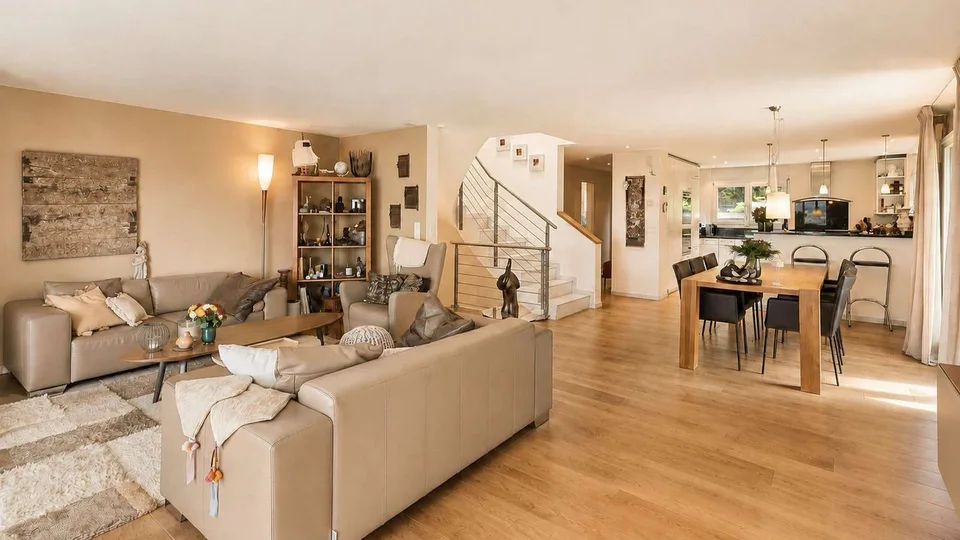 Pièce familiale avec vue sur le lac : maison unifamiliale de 6,5 pièces à Uetikon am See