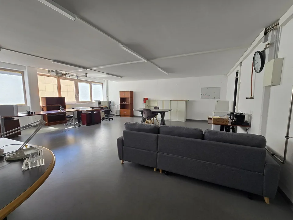 Highway in 3 min - 73m2 office – photo 2 of 6