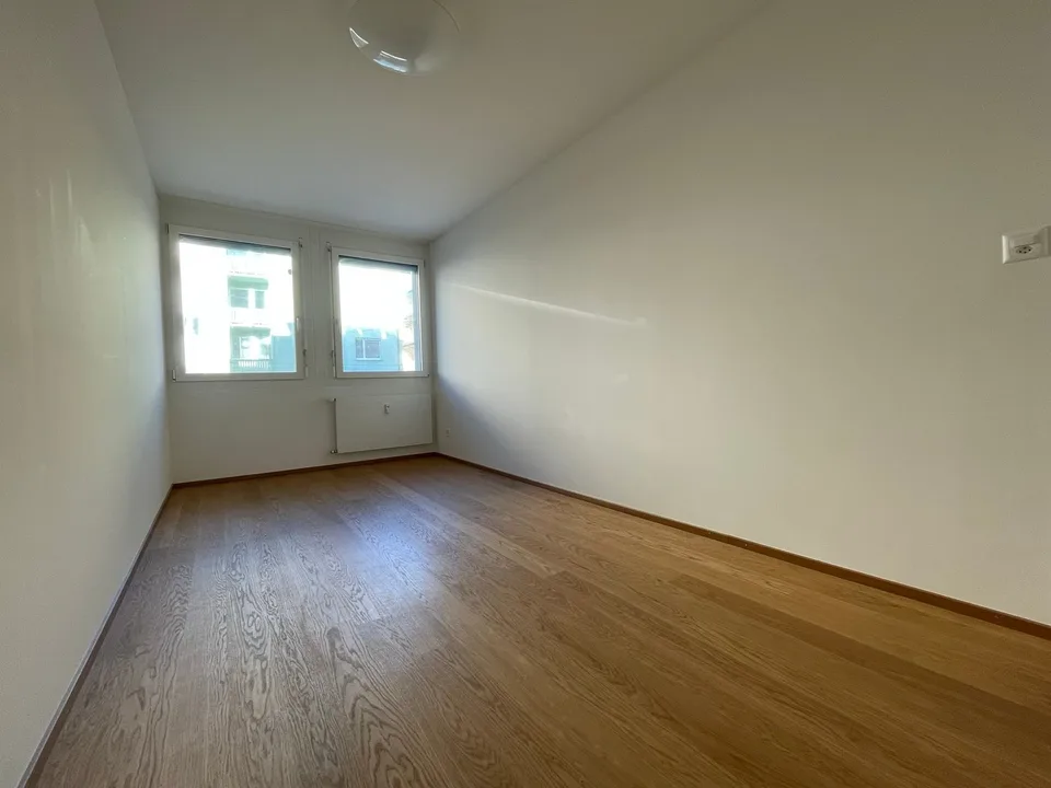 Modern 3.5-room apartment with covered balcony and private garage box – in the heart of Gundeli – photo 7 of 8