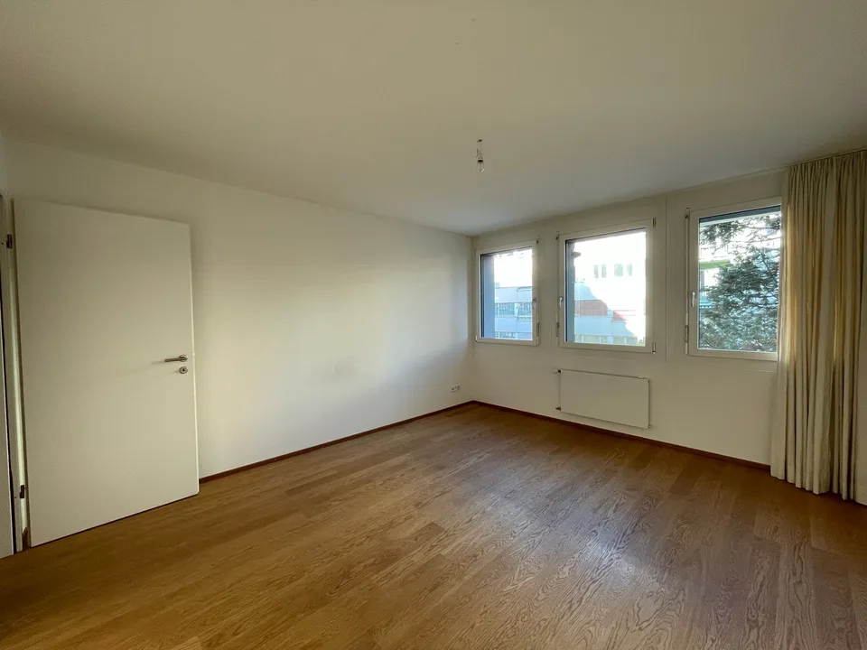 Modern 3.5-room apartment with covered balcony and private garage box – in the heart of Gundeli – photo 6 of 8