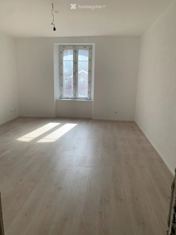 Zu vermieten 3 Zimmer in der Stadtmitte von Le Locle – Foto 2 von 5