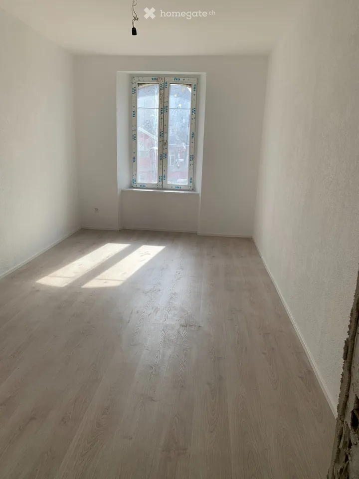 Zu vermieten 3 Zimmer in der Stadtmitte von Le Locle – Foto 3 von 5