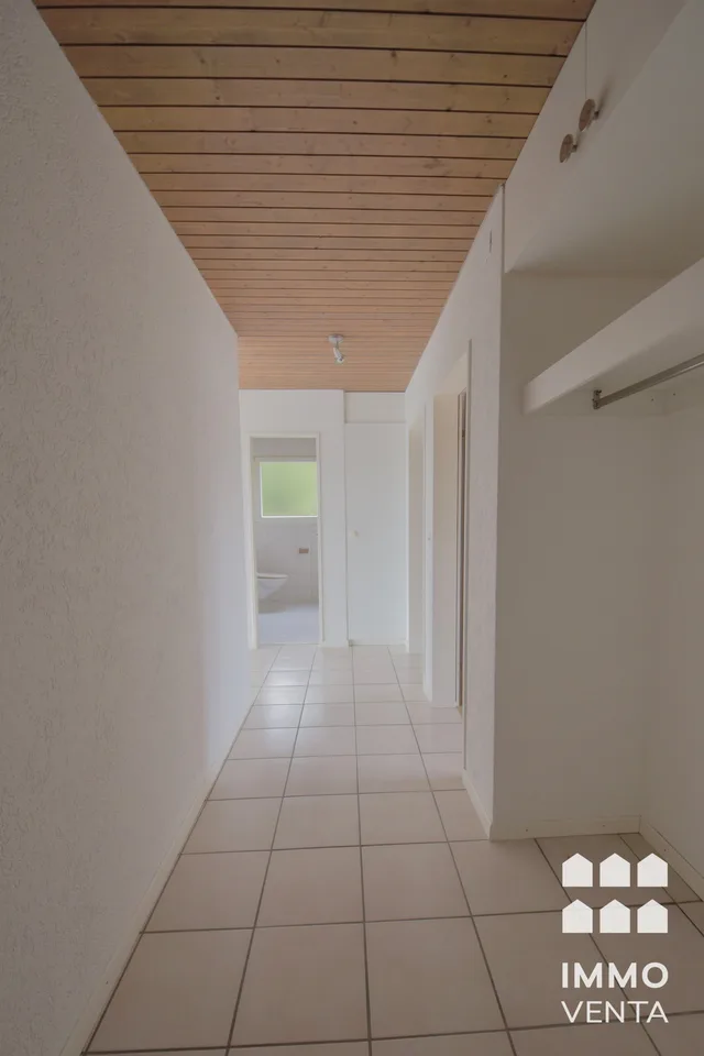 Helle Attika-Wohnung mit Terrasse und Aussicht in Ipsach