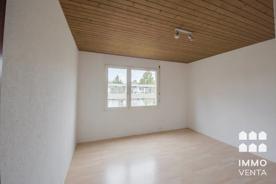 Helle Attika-Wohnung mit Terrasse und Aussicht in Ipsach