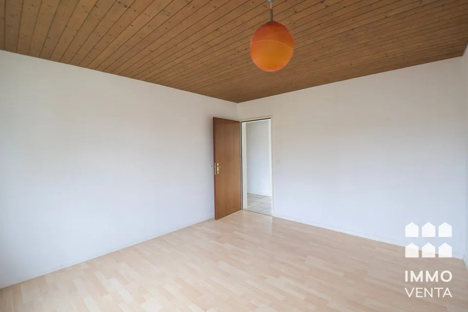 Helle Attika-Wohnung mit Terrasse und Aussicht in Ipsach