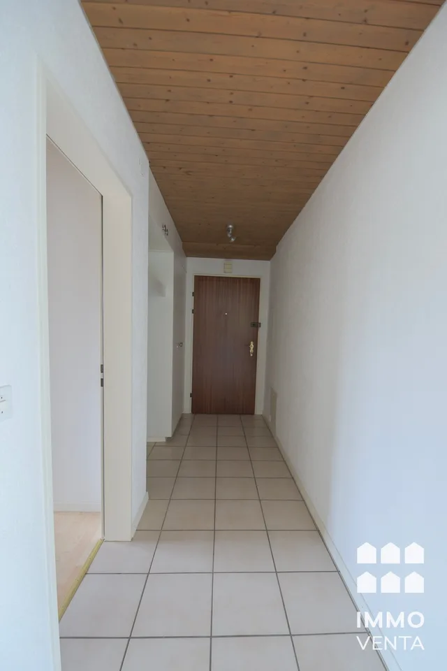Helle Attika-Wohnung mit Terrasse und Aussicht in Ipsach