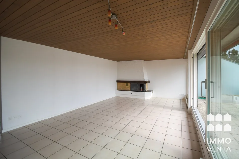 Helle Attika-Wohnung mit Terrasse und Aussicht in Ipsach