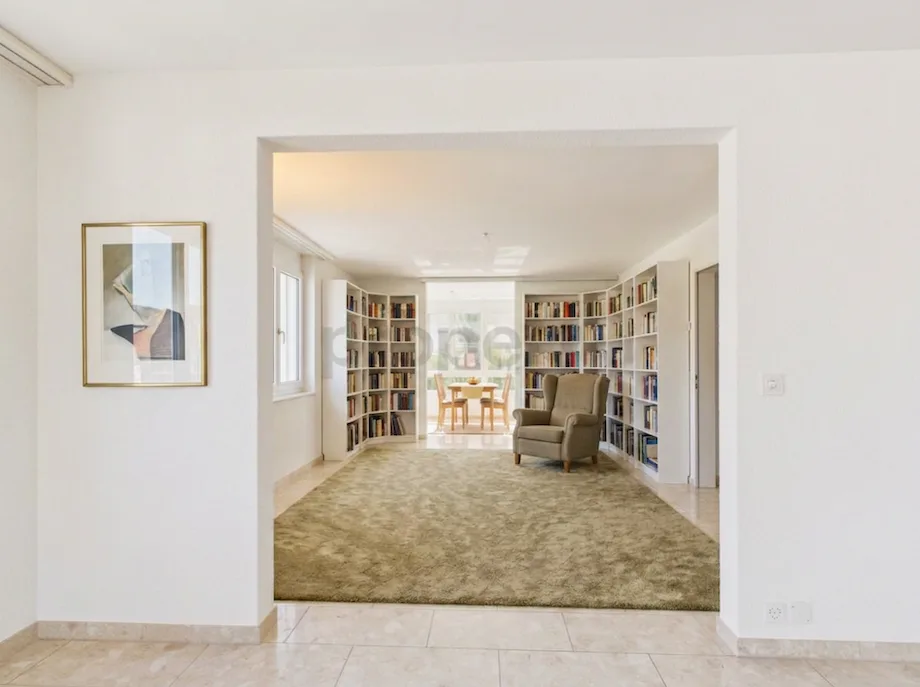 Newly renovated 4.5-room elegant apartment with private parking, Bubendorf