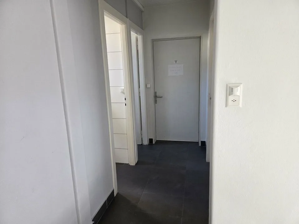 Bello spazio di ufficio spazioso alla stazione di Neuchâtel – foto 6 di 7