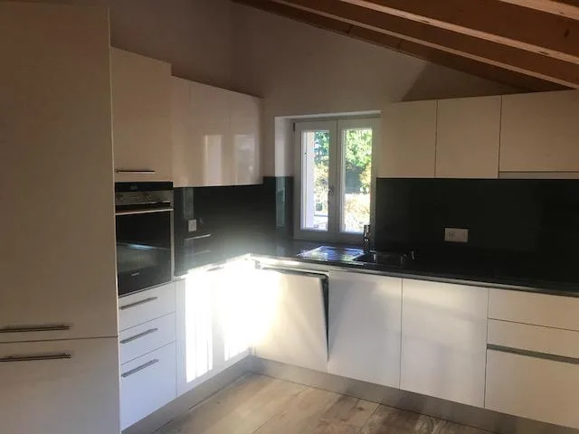 Attico con stupenda vista lago in casa di soli 3 appartamenti
