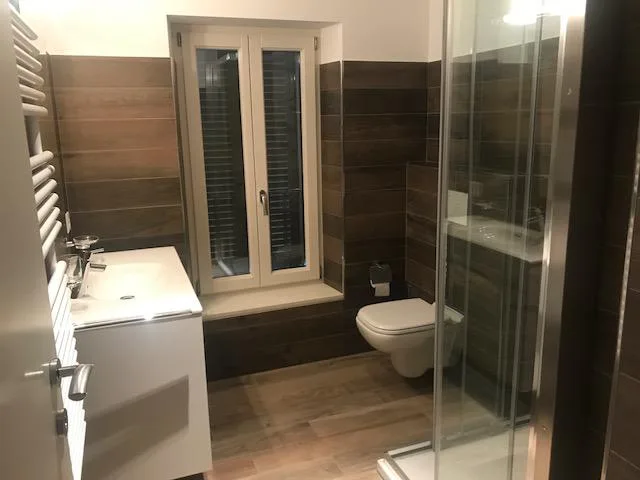 Attico con stupenda vista lago in casa di soli 3 appartamenti