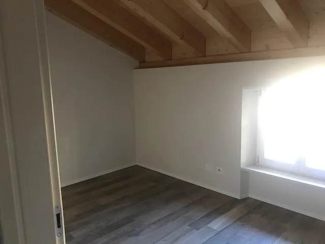 Attico con stupenda vista lago in casa di soli 3 appartamenti