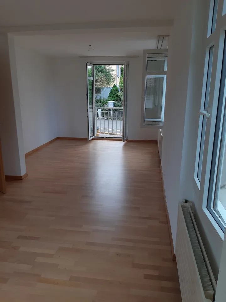 Rêve résidentiel charmant avec espace de jardin. Vivre comme dans une maison unifamiliale.