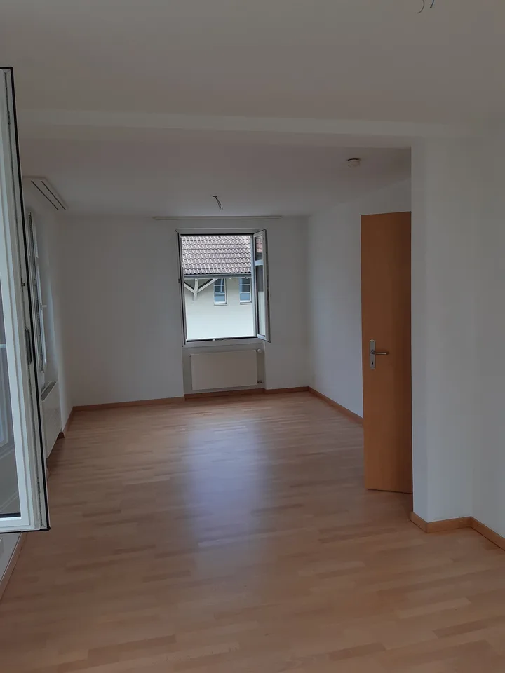Rêve résidentiel charmant avec espace de jardin. Vivre comme dans une maison unifamiliale.