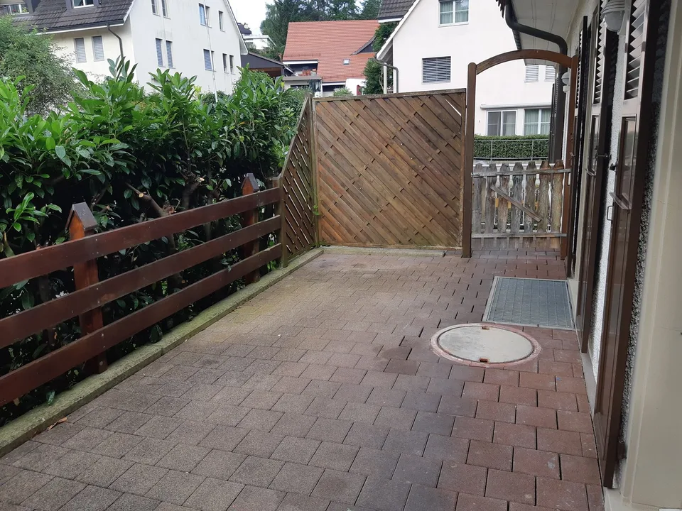Rêve résidentiel charmant avec espace de jardin. Vivre comme dans une maison unifamiliale.