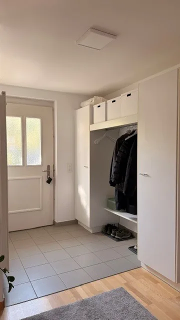 Rêve résidentiel charmant avec espace de jardin. Vivre comme dans une maison unifamiliale.