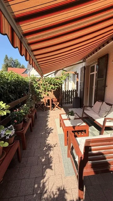 Rêve résidentiel charmant avec espace de jardin. Vivre comme dans une maison unifamiliale.