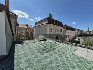 Casa di città ristrutturata nel 2018 – 4,5 camere, terrazza 61m², doppio garage – foto 12 di 14