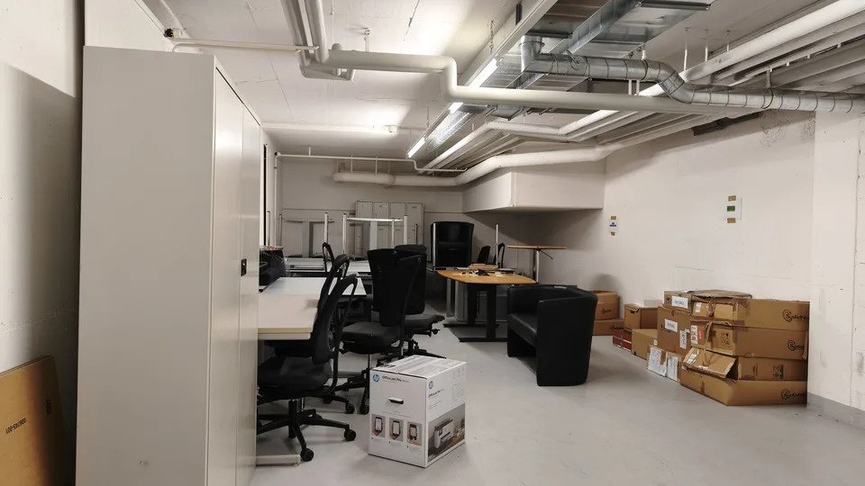 Spazio di stoccaggio in posizione centrale a Jona – foto 3 di 4