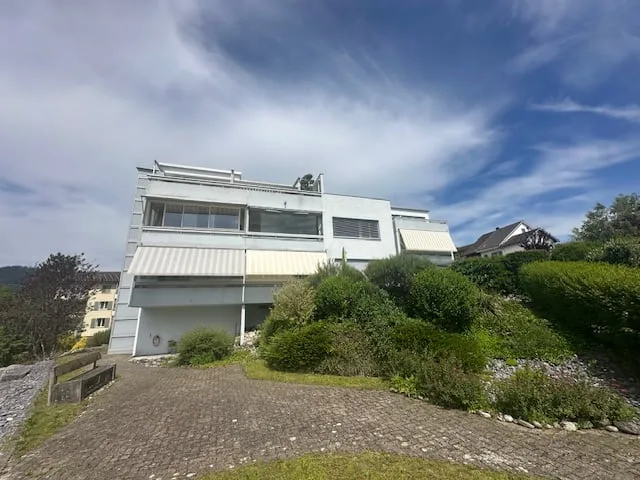 Appartamento attico attraente di 4 locali e mezzo in una zona residenziale tranquilla e soleggiata – foto 2 di 15