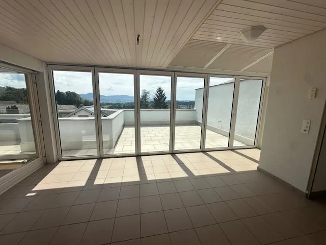 Appartamento attico attraente di 4 locali e mezzo in una zona residenziale tranquilla e soleggiata – foto 6 di 15