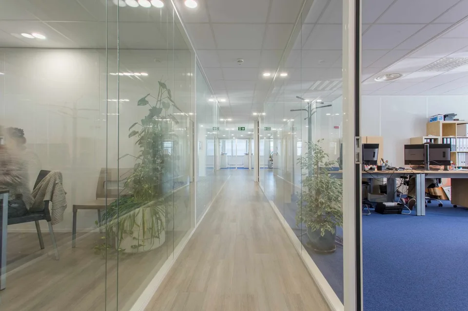 Büros / Labor von 560 m² in Plan-les-Ouates – Foto 6 von 9