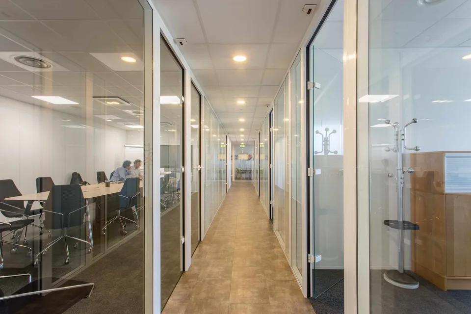 Büros / Labor von 1'600 m² in Plan-les-Ouates – Foto 3 von 10
