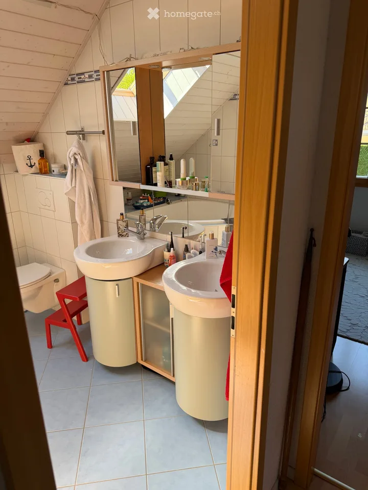Maison familiale lumineuse de 5.5 pièces à Mies – disponible immédiatement