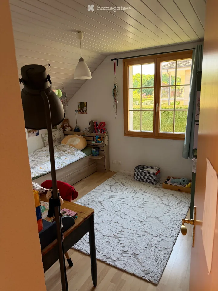 Maison familiale lumineuse de 5.5 pièces à Mies – disponible immédiatement