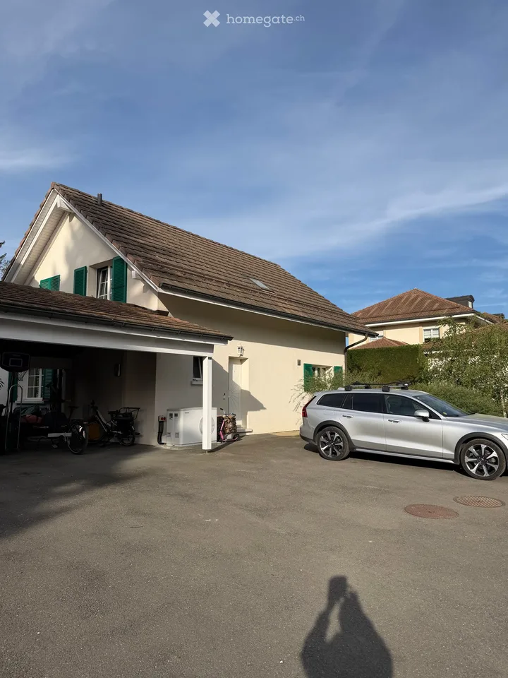 Maison familiale lumineuse de 5.5 pièces à Mies – disponible immédiatement