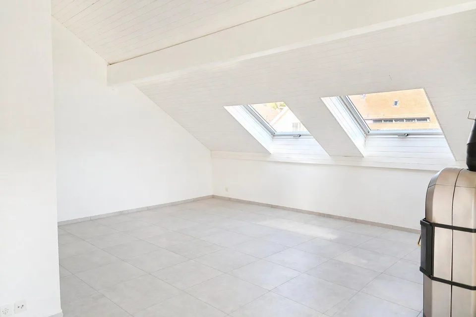 Charming 5-room attic apartment in Winkel – available immediately!