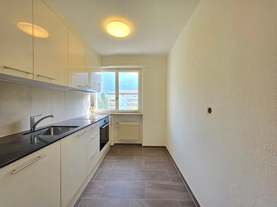 Appartement rénové 4 pièces avec balcon à Thusis